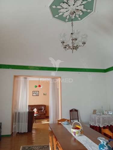 Moradia rc e 1º andar com quintal