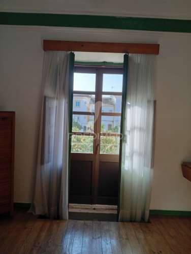 Moradia rc e 1º andar com quintal