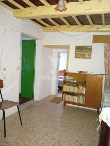 Moradia rc e 1º andar com quintal