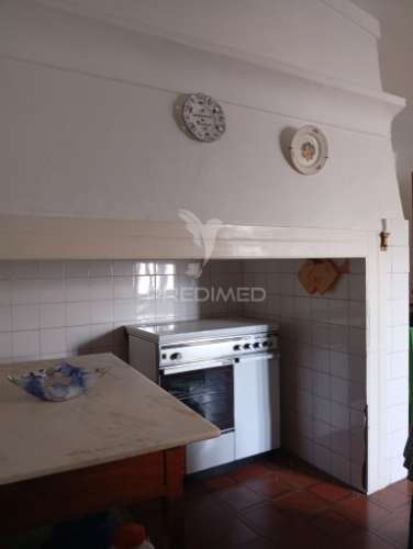 Moradia rc e 1º andar com quintal