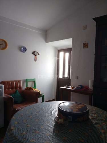 Moradia rc e 1º andar com quintal