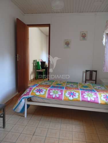 Moradia rc e 1º andar com quintal