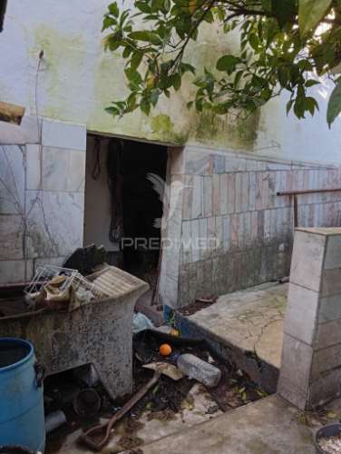 Moradia rc e 1º andar com quintal