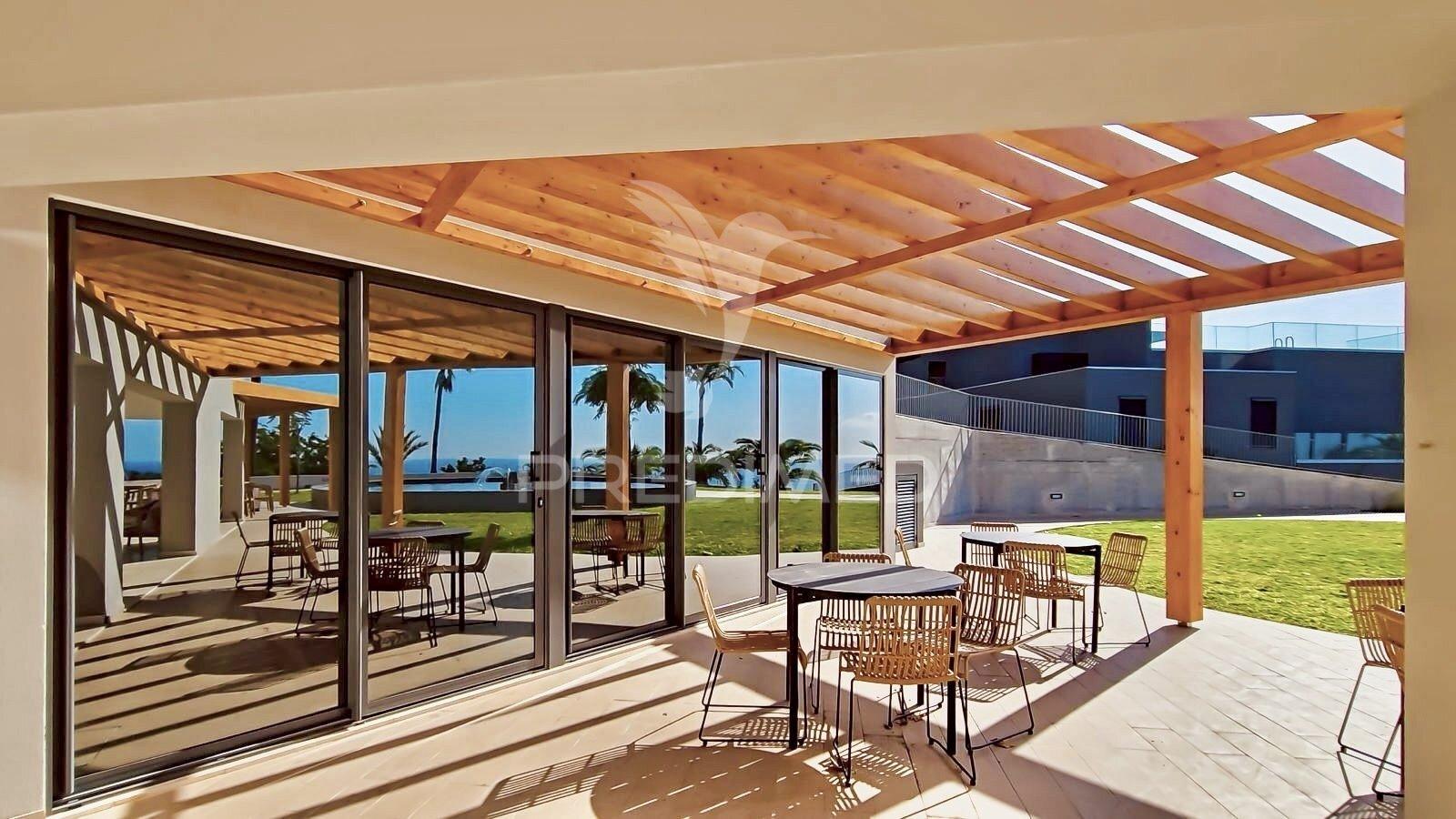 Apartamento t2 com acesso direto à praia formosa | madeira acqua residences