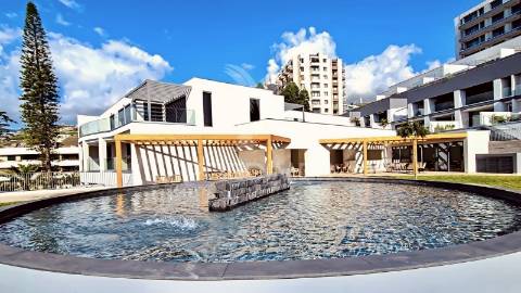 Apartamento t2 com acesso direto à praia formosa | madeira acqua residences