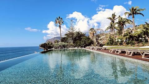 Apartamento t2 com acesso direto à praia formosa | madeira acqua residences