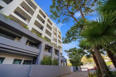 Apartamento t2 com acesso direto à praia formosa | madeira acqua residences