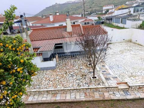 Moradia térrea- inserida num lote de terreno de 645m2-elvas