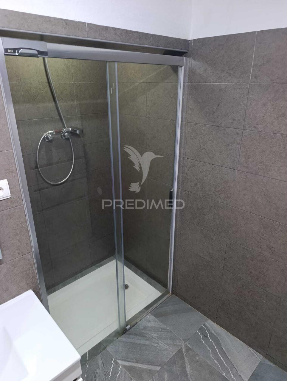 Moradia térrea- inserida num lote de terreno de 645m2-elvas