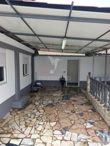 Moradia térrea- inserida num lote de terreno de 645m2-elvas