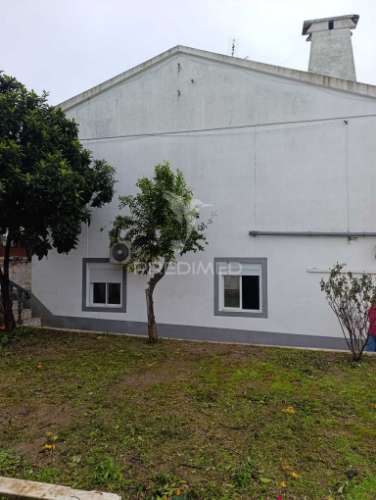 Moradia térrea- inserida num lote de terreno de 645m2-elvas