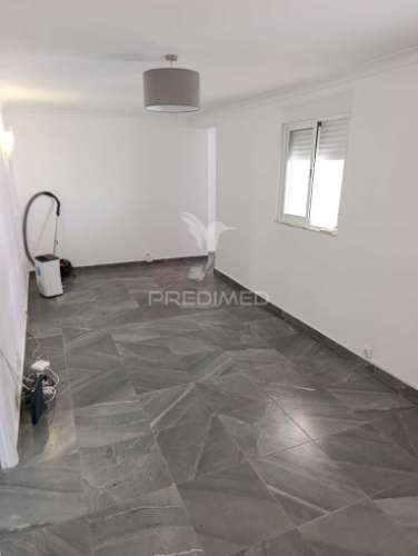 Moradia térrea- inserida num lote de terreno de 645m2-elvas