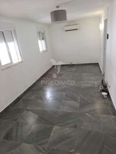 Moradia térrea- inserida num lote de terreno de 645m2-elvas