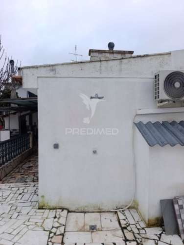 Moradia térrea- inserida num lote de terreno de 645m2-elvas