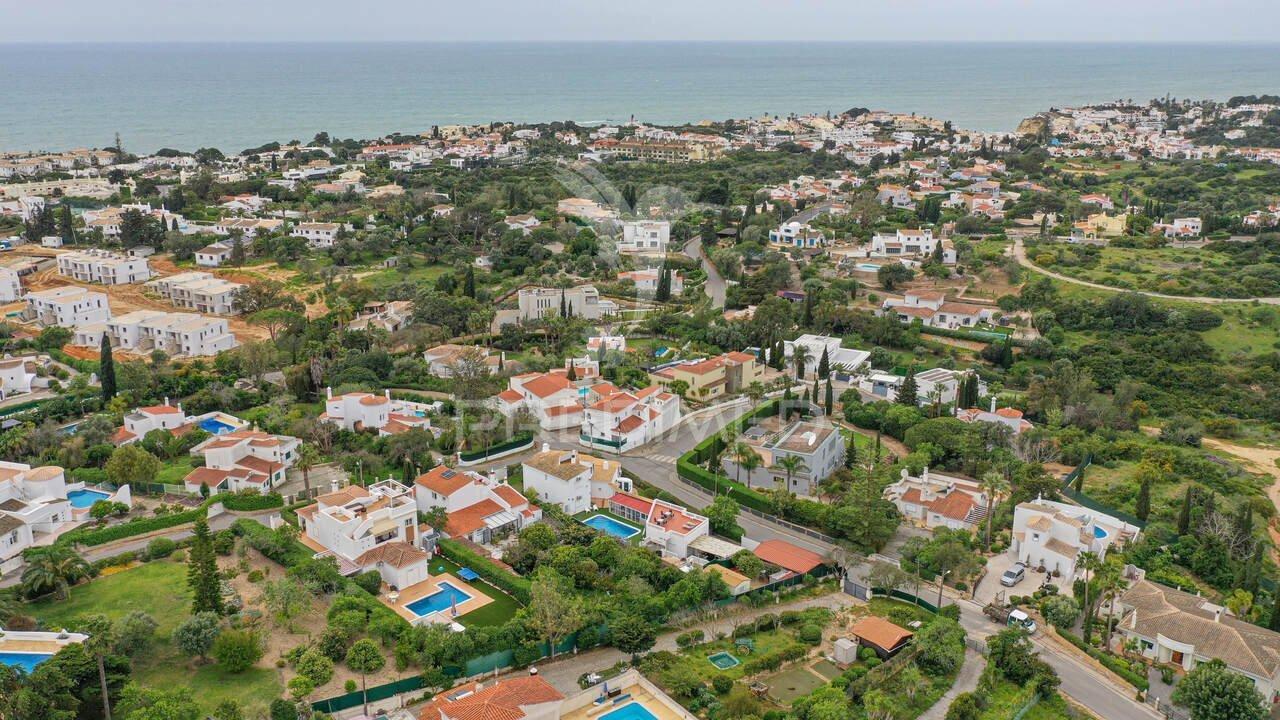 Moradia t4 com piscina aquecida em carvoeiro