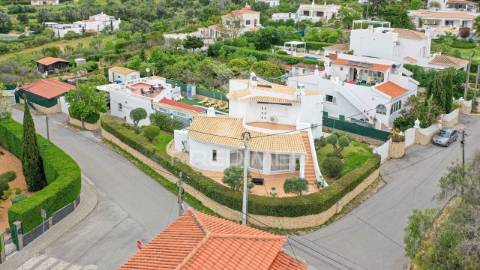 Moradia t4 com piscina aquecida em carvoeiro