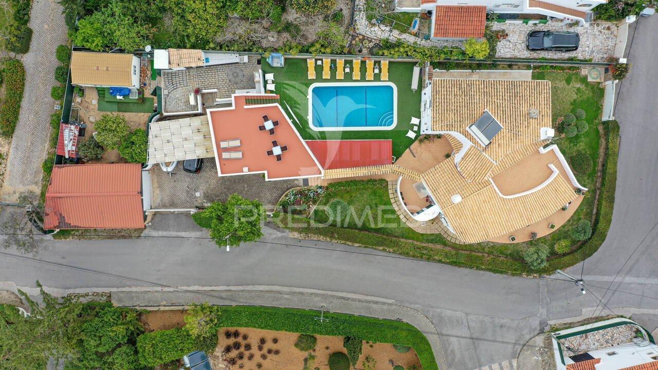 Moradia t4 com piscina aquecida em carvoeiro