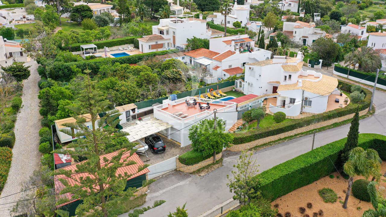 Moradia t4 com piscina aquecida em carvoeiro