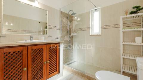 Moradia t4 com piscina aquecida em carvoeiro