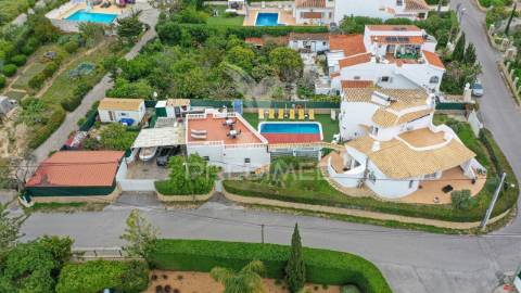 Moradia t4 com piscina aquecida em carvoeiro