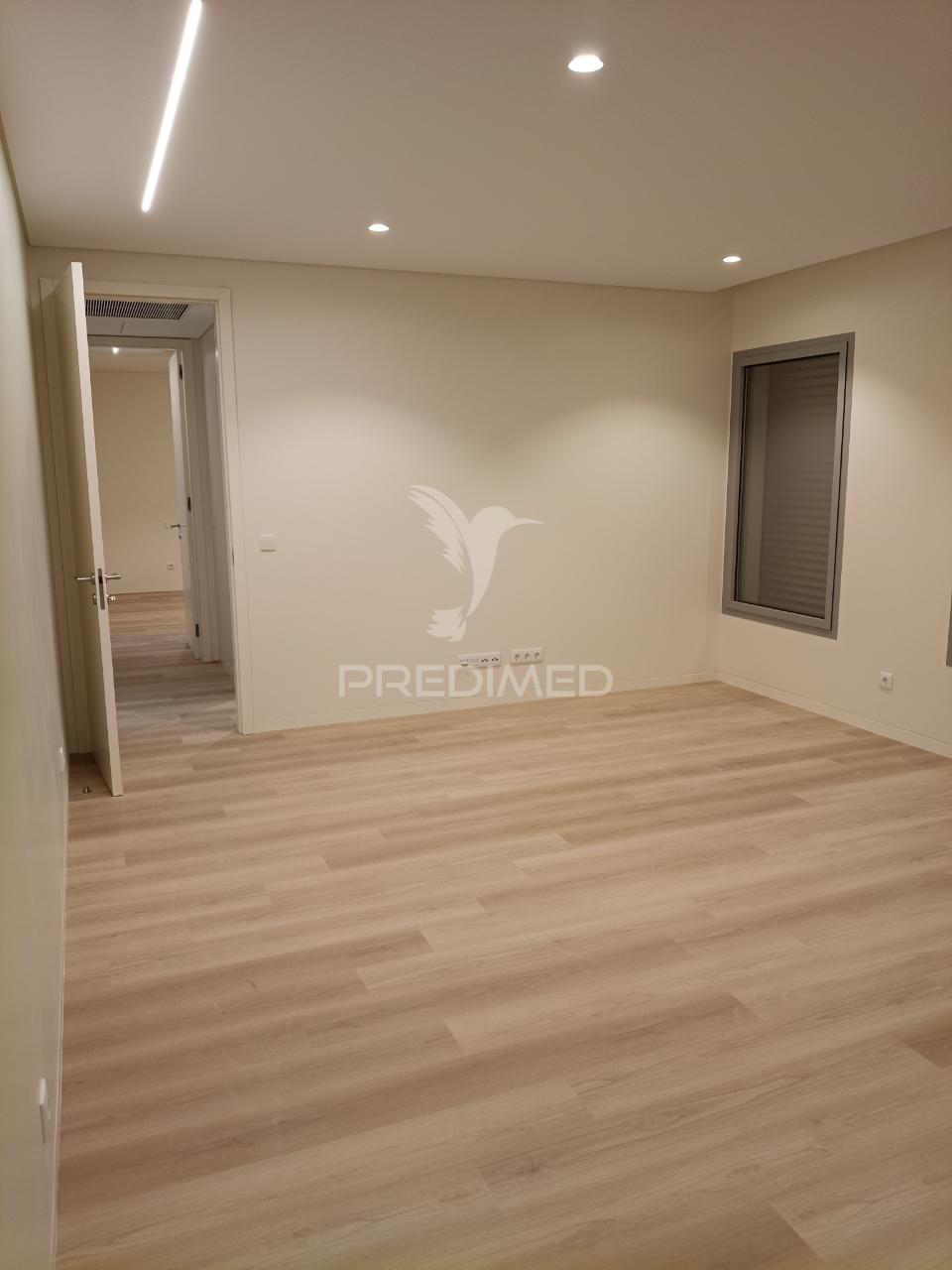 T2 para venda  em serralves