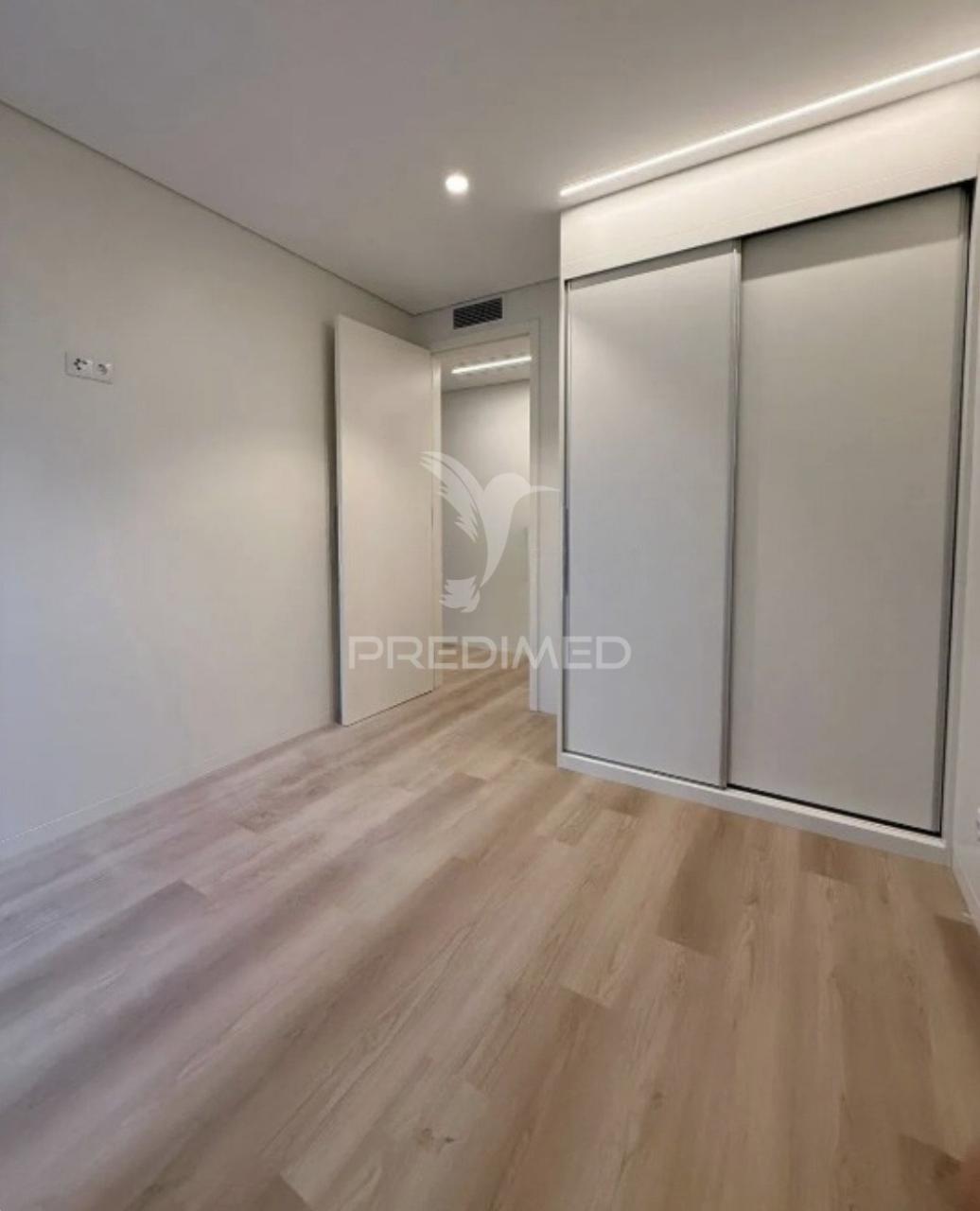 T0 com entrada independente e garagem – junto a serralves e católica