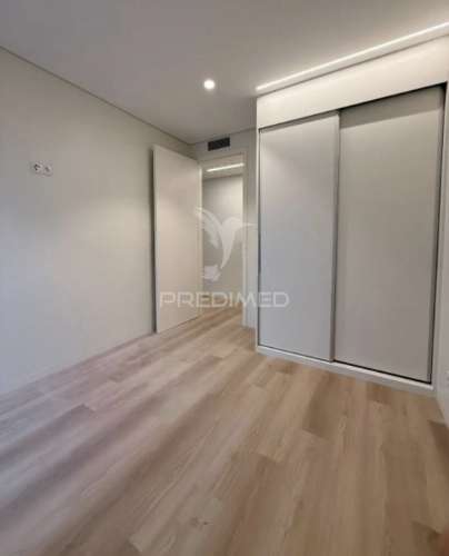 T0 com entrada independente e garagem – junto a serralves e católica