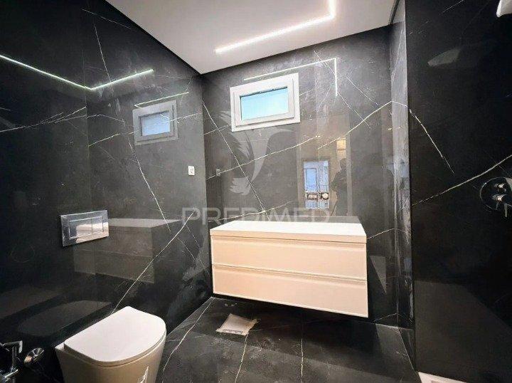 T0 com entrada independente e garagem – junto a serralves e católica