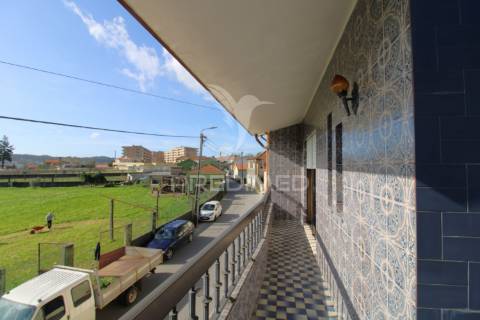 Moradia t4 bi-familiar em s. romão coronado, trofa