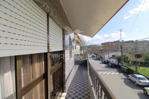 Moradia t4 bi-familiar em s. romão coronado, trofa