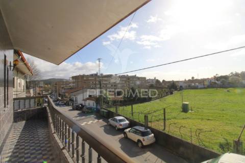 Moradia t4 bi-familiar em s. romão coronado, trofa