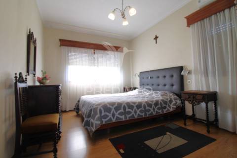 Moradia t4 bi-familiar em s. romão coronado, trofa