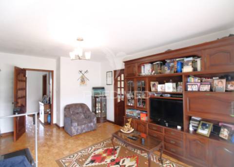 Moradia t4 bi-familiar em s. romão coronado, trofa