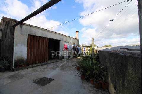 Moradia t4 bi-familiar em s. romão coronado, trofa