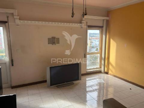 Apartamento t3 no carregado