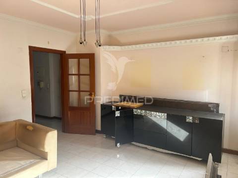 Apartamento t3 no carregado