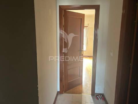 Apartamento t3 no carregado
