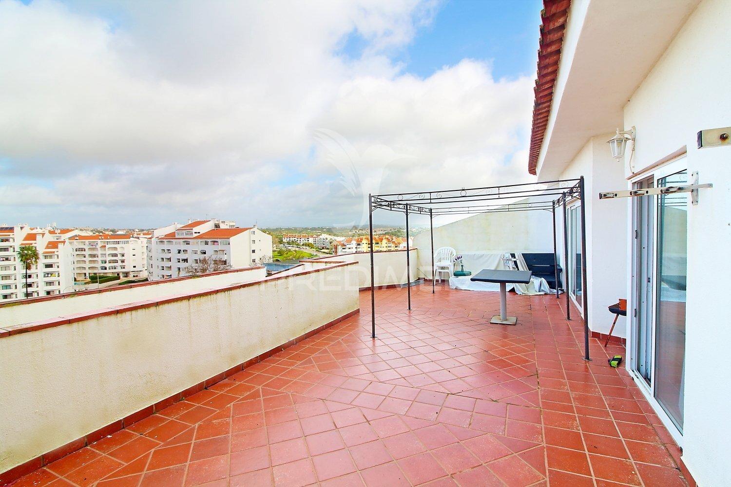 T1 com grande terraço no vila magna – condomínio com piscina