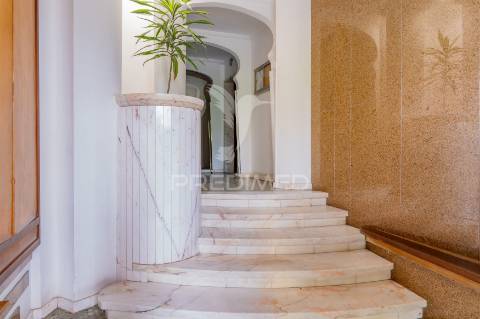 Apartamento t4 em alfragide com box (quinta grande)