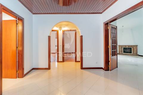 Apartamento t4 em alfragide com box (quinta grande)