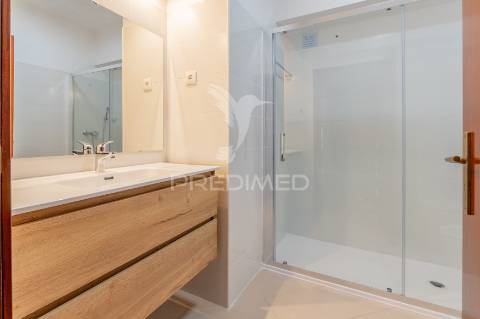 Apartamento t4 em alfragide com box (quinta grande)