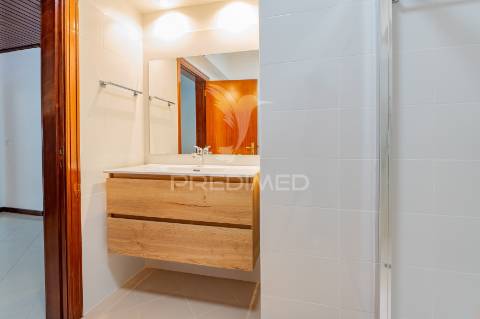 Apartamento t4 em alfragide com box (quinta grande)