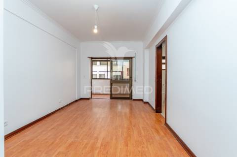 Apartamento t4 em alfragide com box (quinta grande)