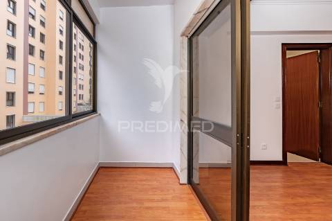 Apartamento t4 em alfragide com box (quinta grande)