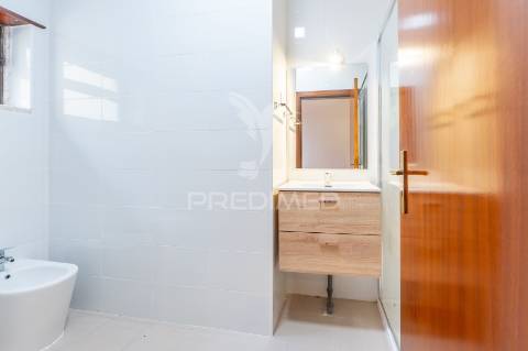 Apartamento t4 em alfragide com box (quinta grande)