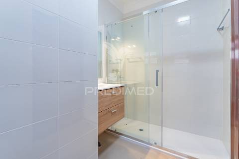 Apartamento t4 em alfragide com box (quinta grande)