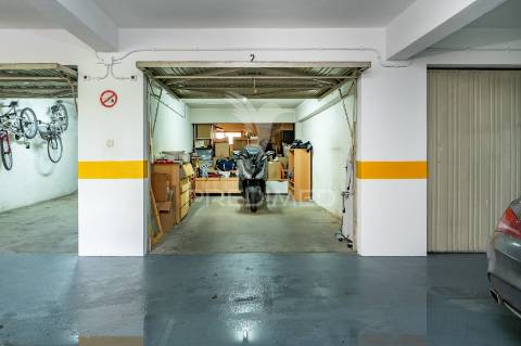 Apartamento t4 em alfragide com box (quinta grande)