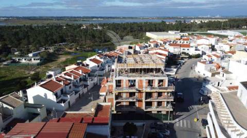 Duplex t2 em monte gordo, a 250 mts da praia
