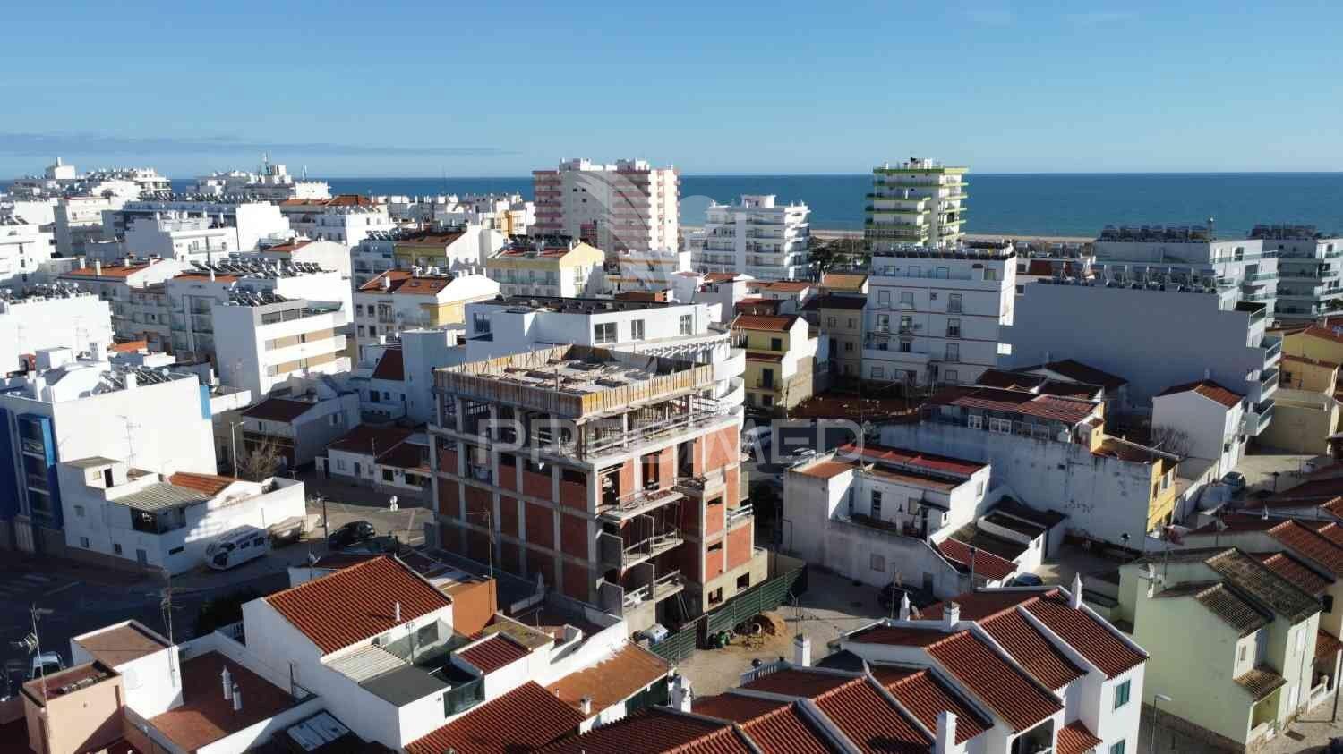 Duplex t2 em monte gordo, a 250 mts da praia