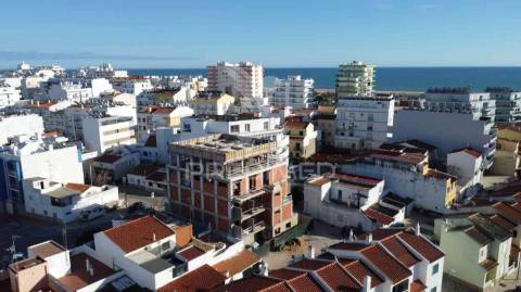 Duplex t2 em monte gordo, a 250 mts da praia